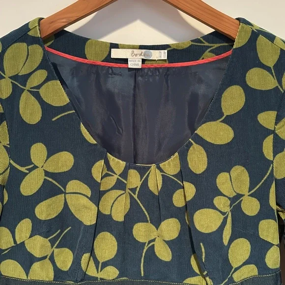 Boden 100% cotton scoop neck corduroy dress with leaf print in blue and green - Picture 2 of 16